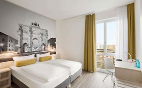 Super 8 by Wyndham München City West